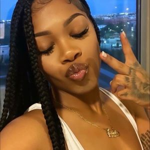 Meet your Posher, Lea